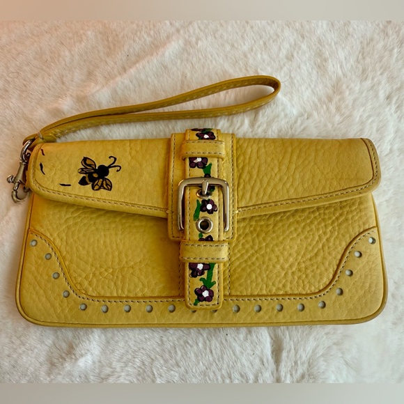 LABOR DAY SALE! Coach Hampton Pebbled Leather Wristlet With Hand Painted Bees - Picture 1 of 6